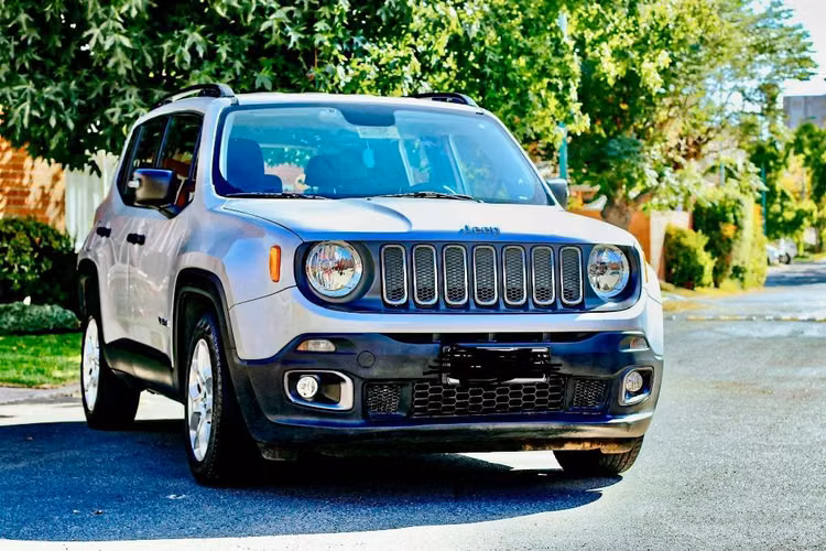Vendo Jeep Renegade sport 1.8 año 2019 único dueño
