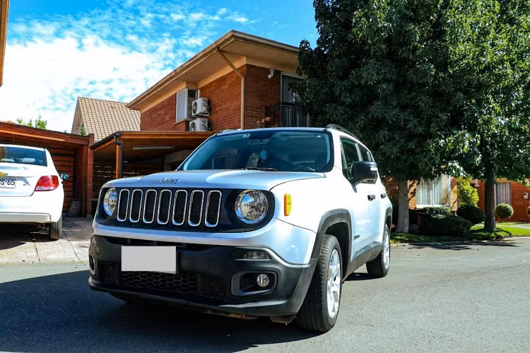 Vendo Jeep Renegade sport 1.8 año 2019 único dueño