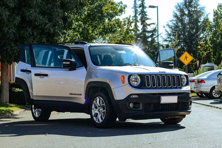 Vendo Jeep Renegade sport 1.8 año 2019 único dueño