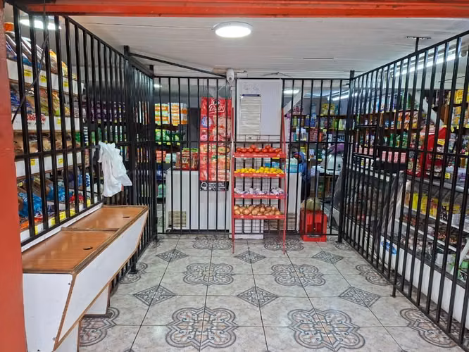 Se vende Negocio + casa 2 piso