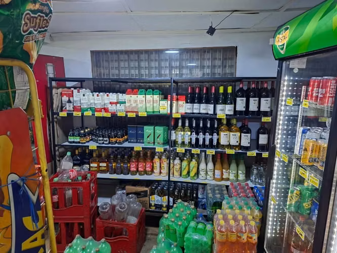 Se vende Negocio + casa 2 piso