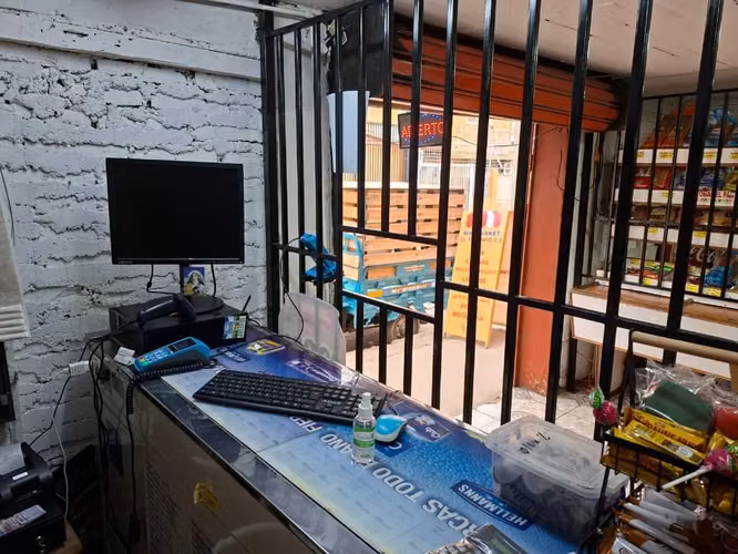 Se vende Negocio + casa 2 piso
