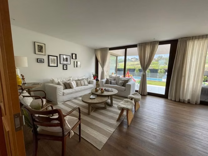 Casa con piscina y jardín en condominio  (179933) - Imagen 4
