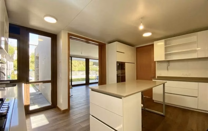 Casa con piscina y jardín en condominio  (179933) - Imagen 8