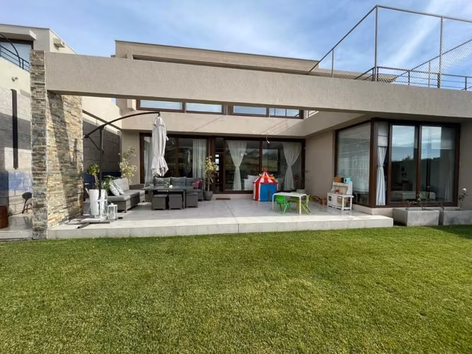 Casa con piscina y jardín en condominio  (179933) - Imagen 21