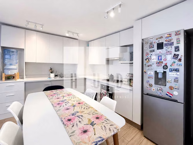 ESPECTACULAR departamento en pleno centro! (180087)