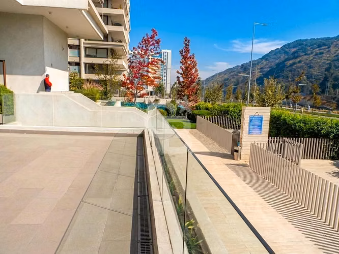 Amplio depto. con vista, terraza y 2 estacionamientos - Imagen 5