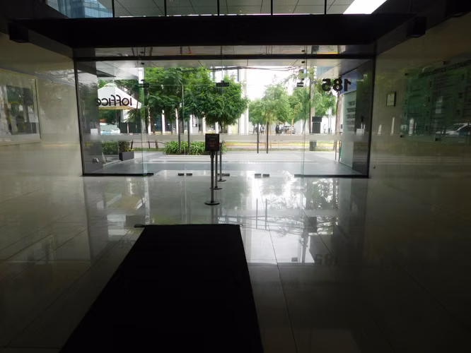 OFICINA METRO MANUEL MONTT RECEPCIÓN PRIVADOS ESTACIONAMIENTO