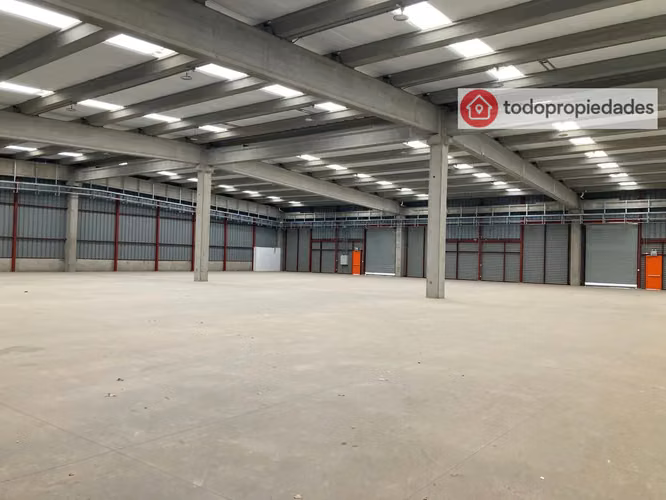 Bodega 3.000 M2 Con 7 Andenes. Parinacota &amp; Lo Boza