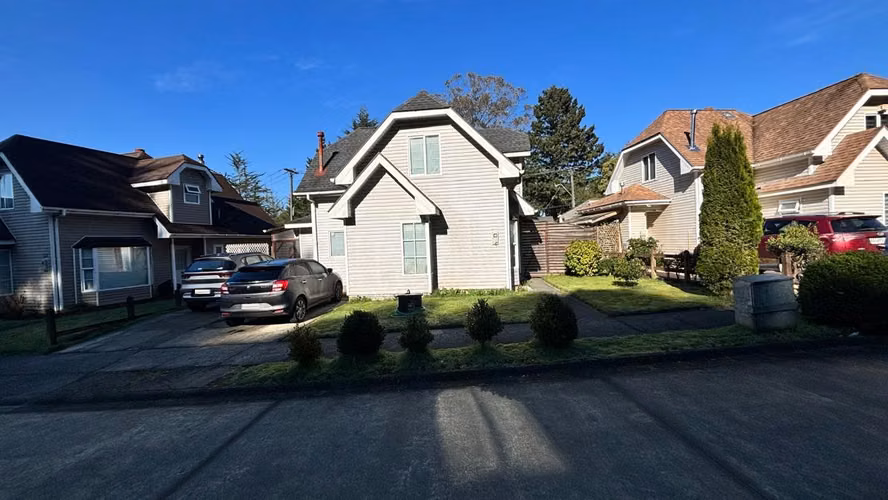 SE VENDE Hermosa Casa en  Condominio ALTOS DEL BOSQUE  – Valle Volcanes