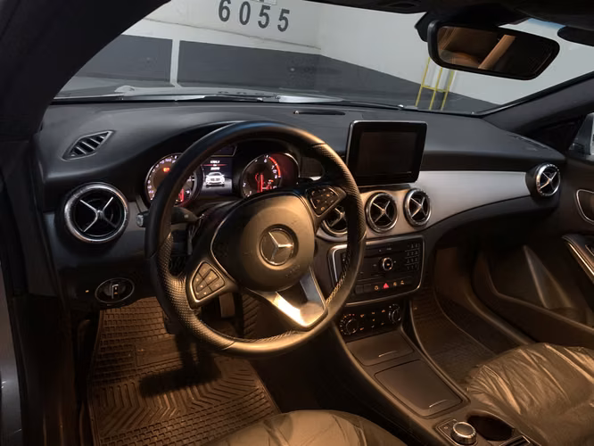 Mercedes Benz CLA 200