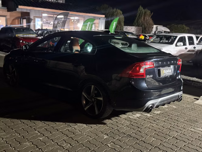 VOLVO S60 T4 R DESING  2015