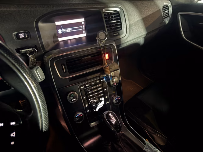 VOLVO S60 T4 R DESING  2015