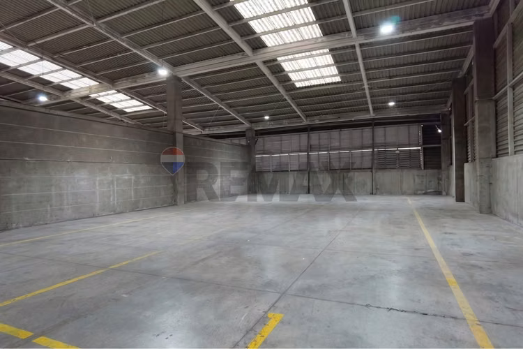 Bodega industrial 4.438 m² en san bernardo