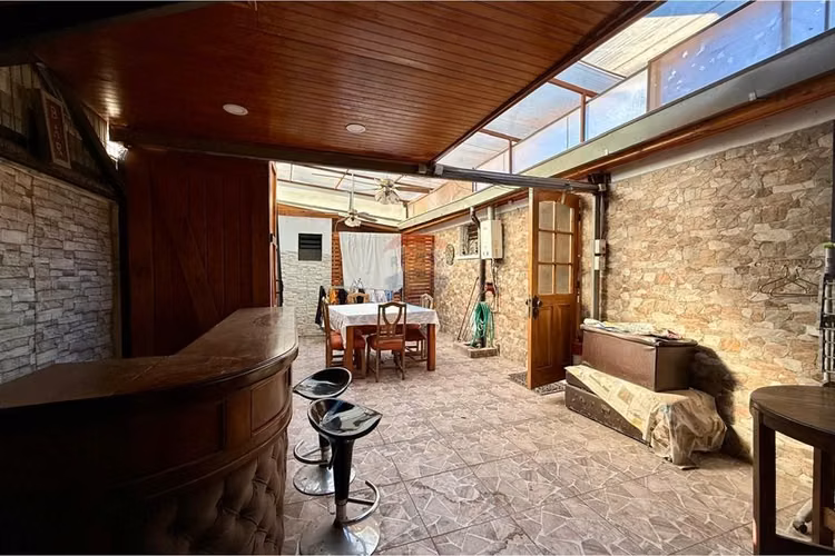 Casa a pasos de av. jose miguel carrera