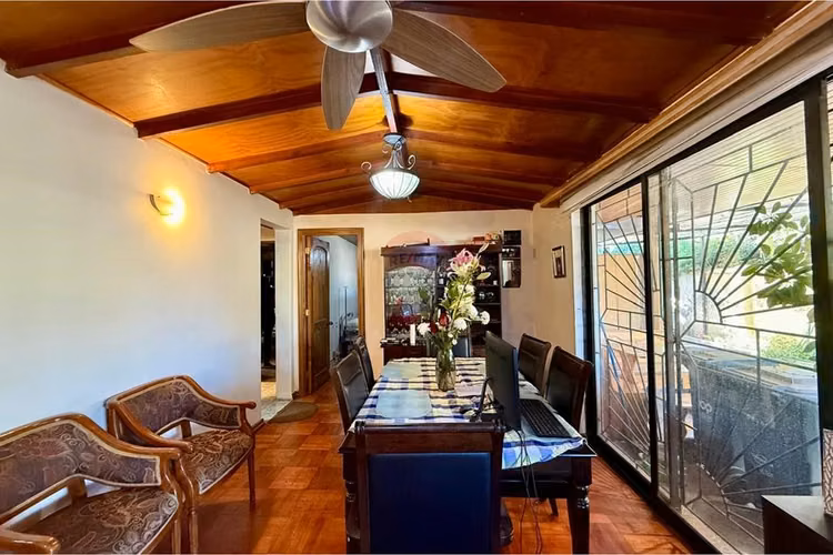 Casa a pasos de av. jose miguel carrera
