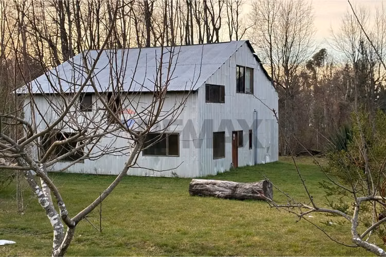 Terreno con galpón, 2 cabañas y vista al volcán - Imagen 4