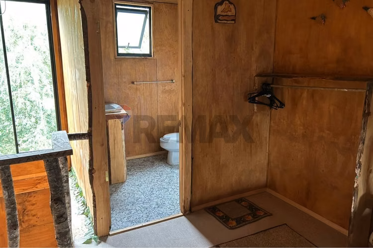Terreno con galpón, 2 cabañas y vista al volcán - Imagen 10