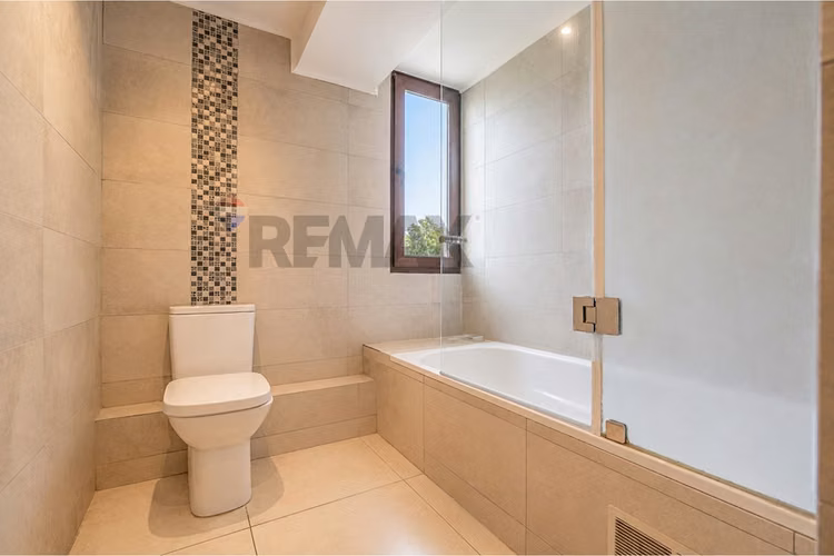 “gran casa familiar con piscina, jardín y quincho” - Imagen 14