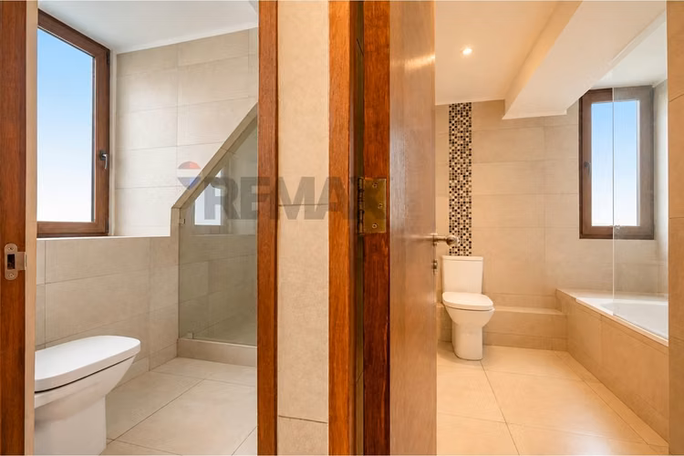 “gran casa familiar con piscina, jardín y quincho” - Imagen 16