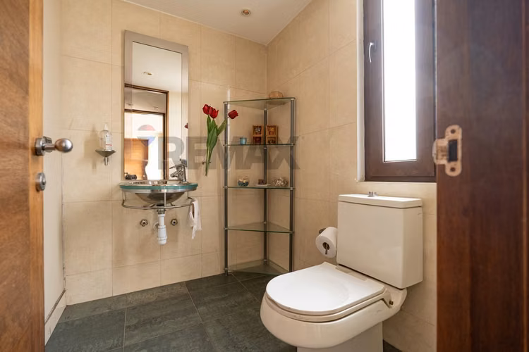 “gran casa familiar con piscina, jardín y quincho” - Imagen 10