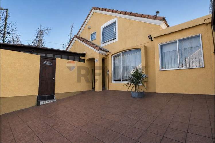 ¡casa familiar con jardín y piscina en huechuraba!
