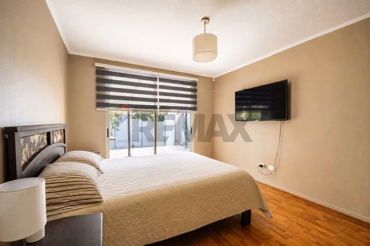 ¡casa familiar con jardín y piscina en huechuraba! - Imagen 25