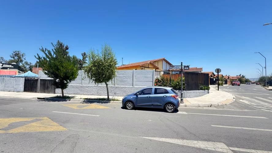 SE VENDE CASA DE UN PISO SOLIDA AMPLIO TERRENO