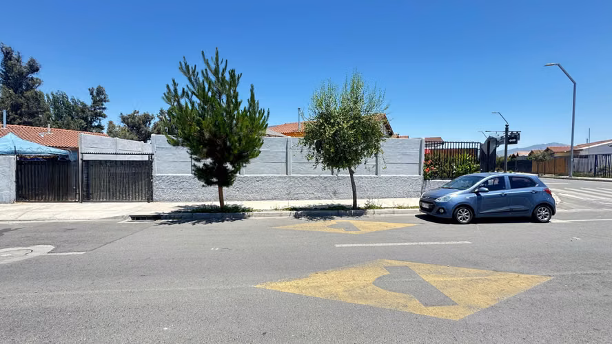 SE VENDE CASA DE UN PISO SOLIDA AMPLIO TERRENO