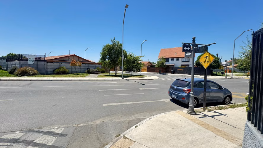 SE VENDE CASA DE UN PISO SOLIDA AMPLIO TERRENO