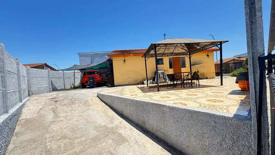 SE VENDE CASA DE UN PISO SOLIDA AMPLIO TERRENO