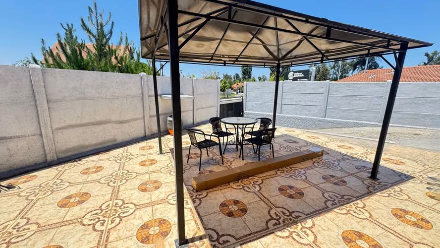 SE VENDE CASA DE UN PISO SOLIDA AMPLIO TERRENO