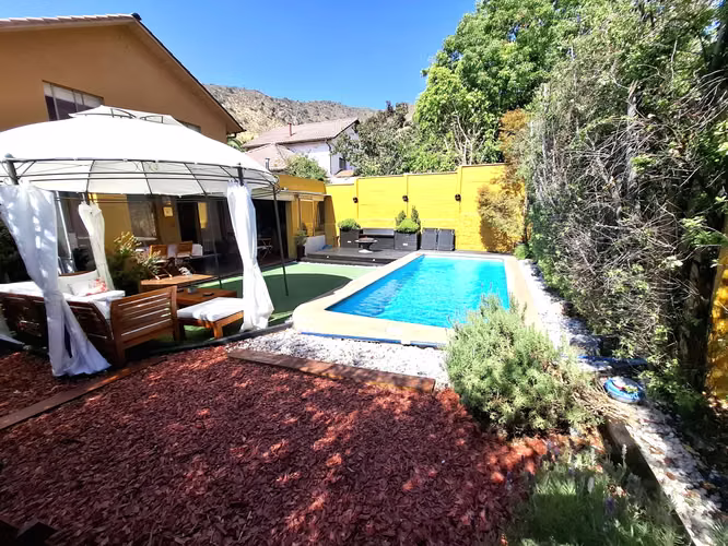 HERMOSA CASA AMPLIA , LUMINOSA CON TERRAZA Y PISCINA - Imagen 26