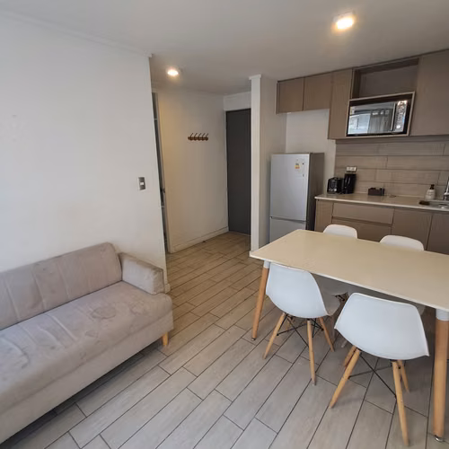 ARRIENDO DEPTO AMOBLADO 2D2B METRO SANTA ANA