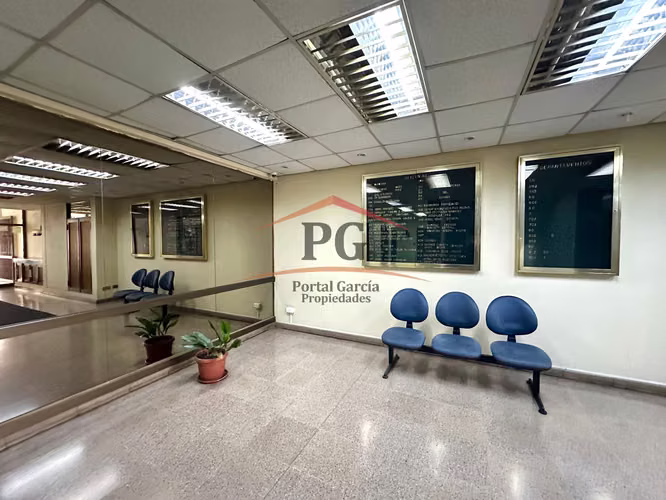 ESPACIO COMERCIAL Y PROFESIONAL EN CENTRO DE VALDIVIA - Imagen 3