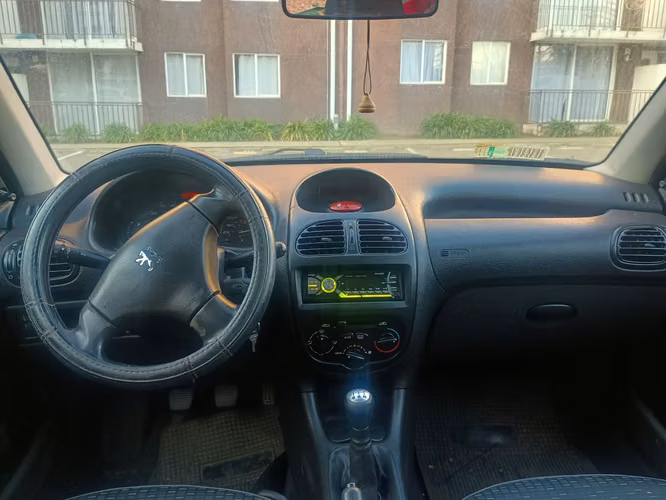 Peugeot 206 azul año 2008