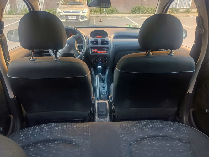 Peugeot 206 azul año 2008