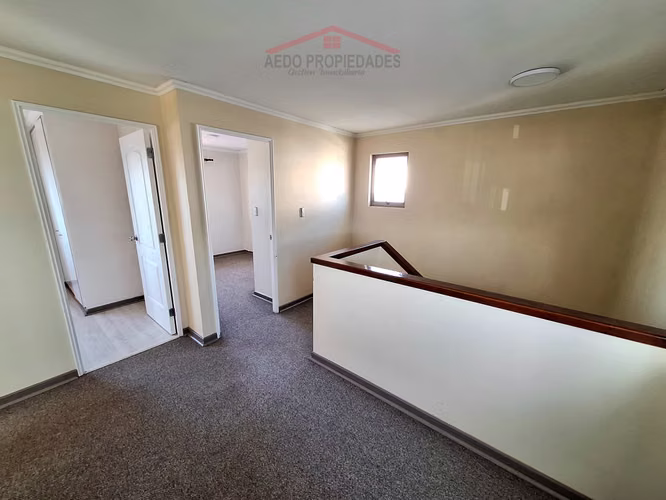 Se vende Linda y Amplia casa Aislada de dos pisos, Condominio Arboleda, comuna de Quillota.