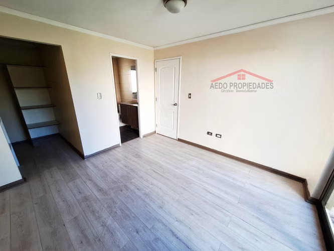 Se vende Linda y Amplia casa Aislada de dos pisos, Condominio Arboleda, comuna de Quillota.