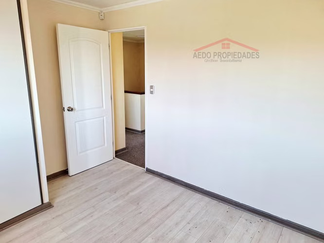 Se vende Linda y Amplia casa Aislada de dos pisos, Condominio Arboleda, comuna de Quillota.