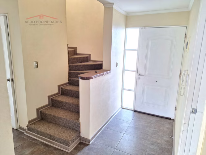 Se vende Linda y Amplia casa Aislada de dos pisos, Condominio Arboleda, comuna de Quillota.