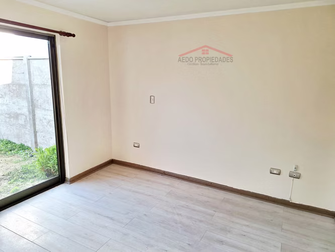 Se vende Linda y Amplia casa Aislada de dos pisos, Condominio Arboleda, comuna de Quillota.