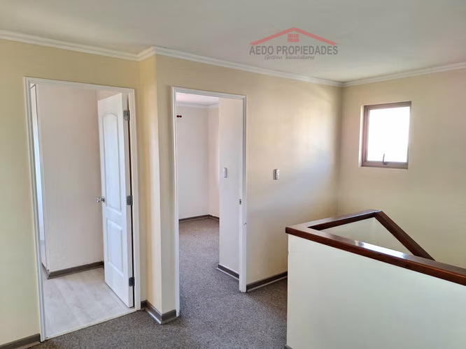 Se vende Linda y Amplia casa Aislada de dos pisos, Condominio Arboleda, comuna de Quillota.