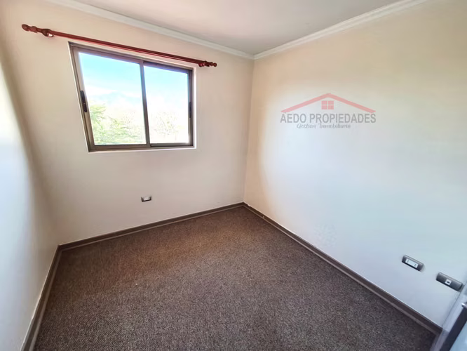 Se vende Linda y Amplia casa Aislada de dos pisos, Condominio Arboleda, comuna de Quillota.