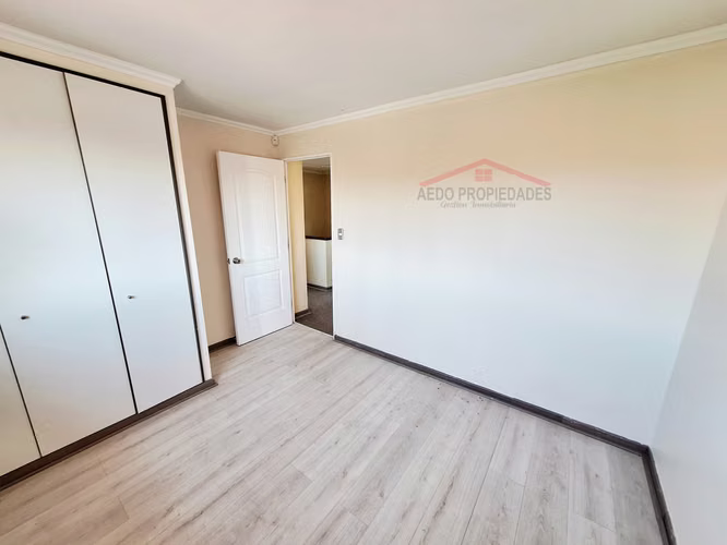 Se vende Linda y Amplia casa Aislada de dos pisos, Condominio Arboleda, comuna de Quillota.