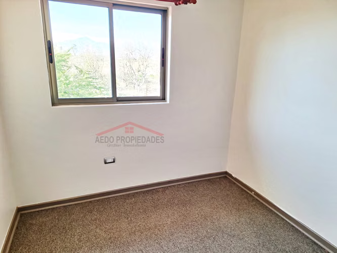 Se vende Linda y Amplia casa Aislada de dos pisos, Condominio Arboleda, comuna de Quillota.