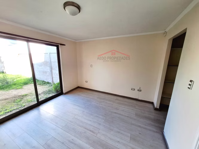 Se vende Linda y Amplia casa Aislada de dos pisos, Condominio Arboleda, comuna de Quillota.