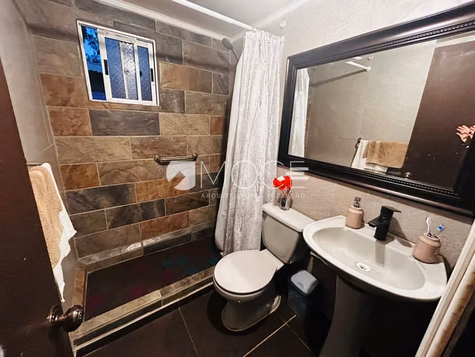 ACOGEDORA CASA EN VENTA EN LAS CRUCES