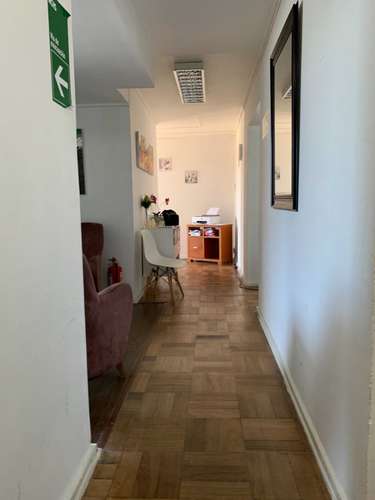 Vende Amplia Oficina frente a plaza Concepción (180107)