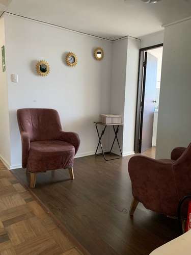 Vende Amplia Oficina frente a plaza Concepción (180107)